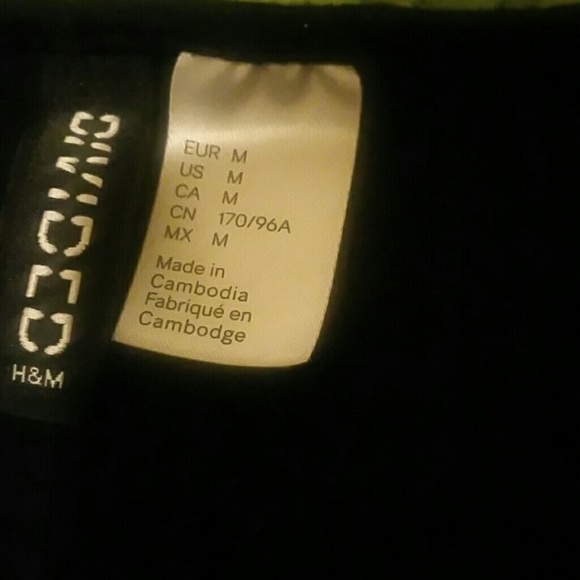 White and Black off the shoulder top. - Picture 8 of 8